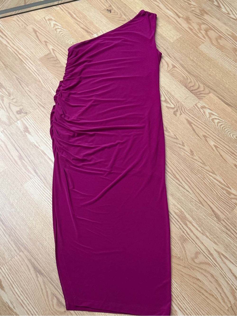 Express One-Shoulder Ruched Midi Skirt in Magenta